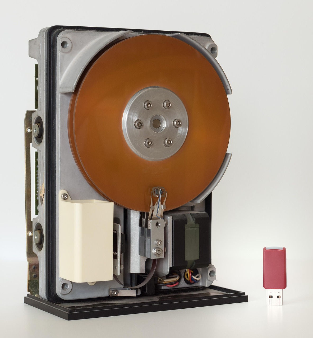 entdecken sie unsere externen festplatten für zuverlässige und tragbare datenspeicherung mit hoher geschwindigkeit und großem speicherplatz.